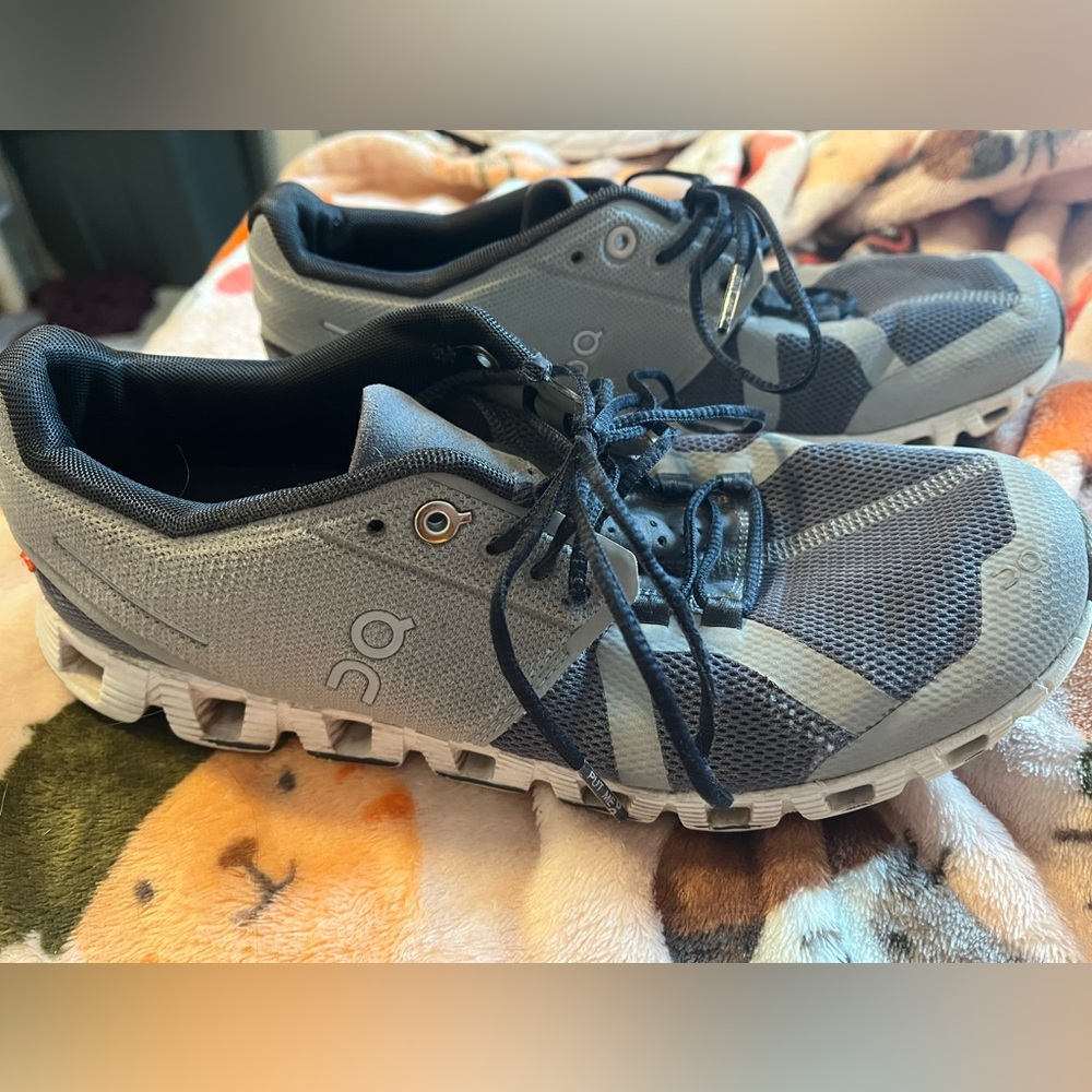 Women’s On Cloud Running Shoes/Sneakers, Size 9